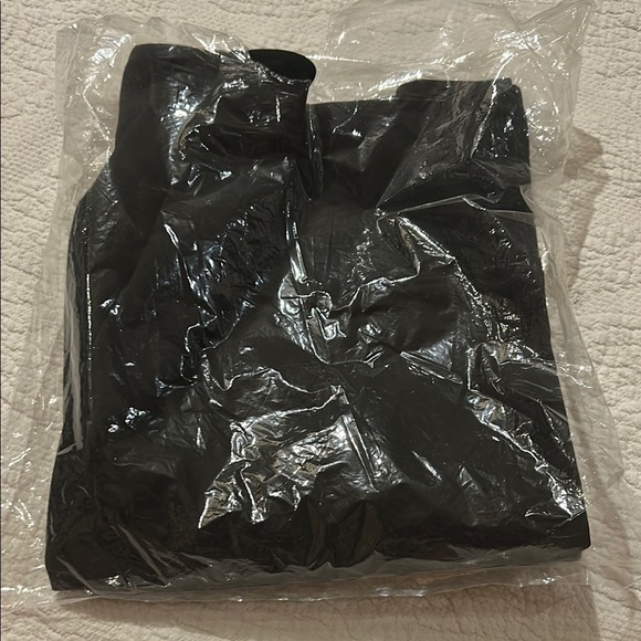 PINK Victoria's Secret Black and Pink Leggings with Gradient Logo - Picture 8 of 8